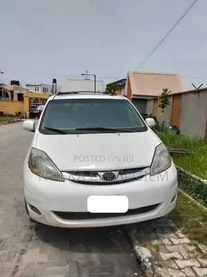 Toyota Sienna XLE Limited FWD 2006 White