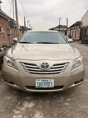Toyota Camry XLE V6 4dr Sedan (3.5L 6cyl 6AM) 2008 Gold