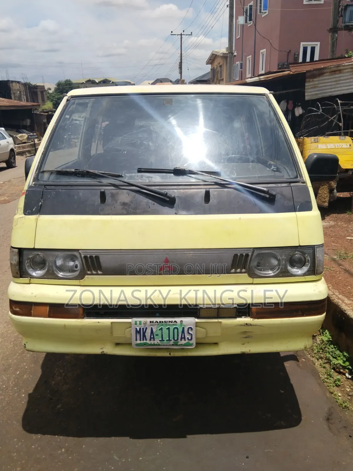 Mitsubishi L300 2005 Yellow