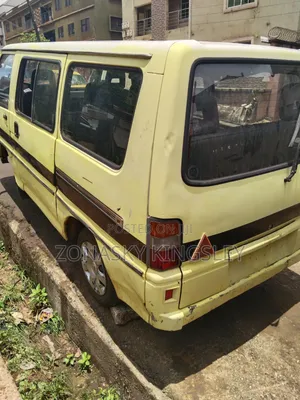 Mitsubishi L300 2005 Yellow