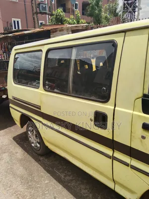 Mitsubishi L300 2005 Yellow