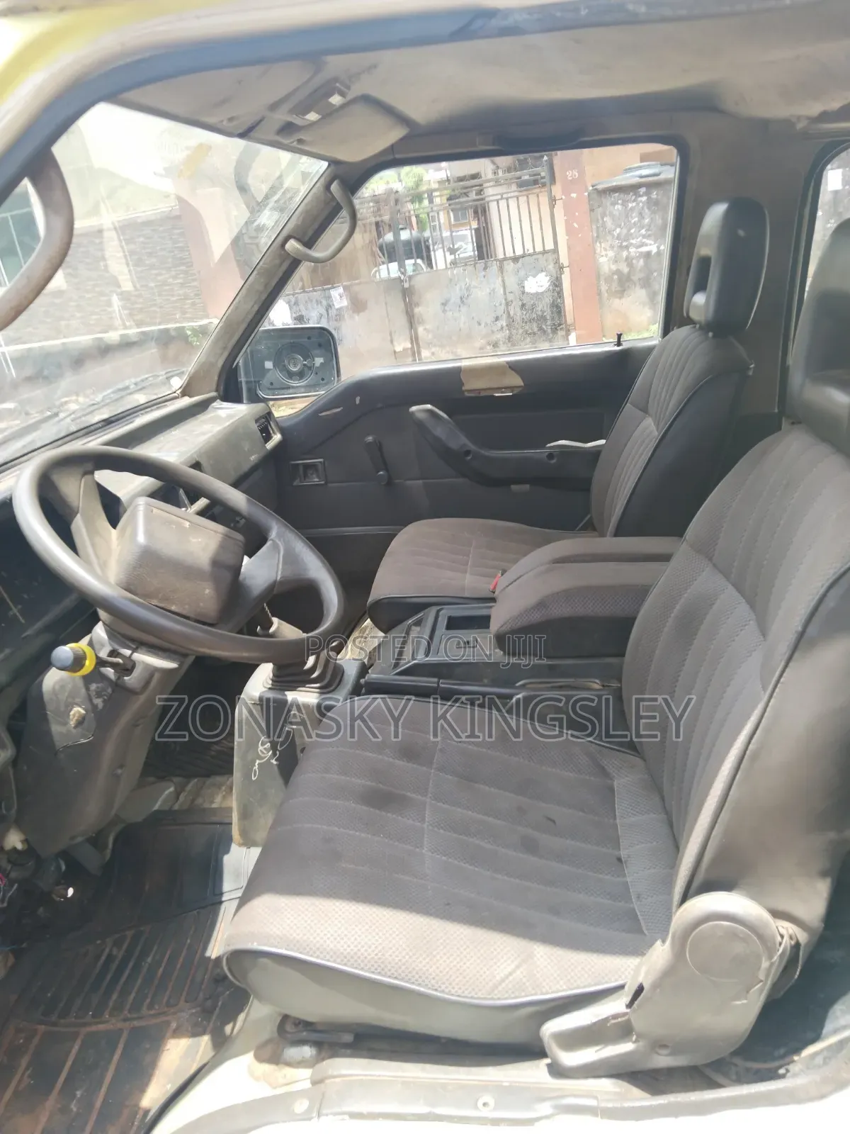 Mitsubishi L300 2005 Yellow