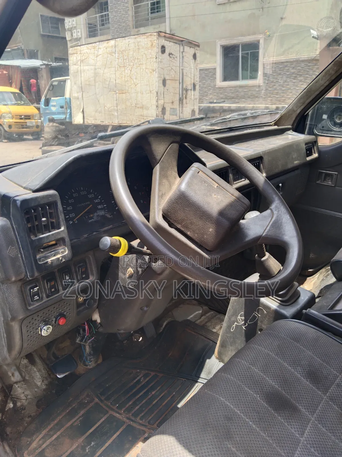 Mitsubishi L300 2005 Yellow
