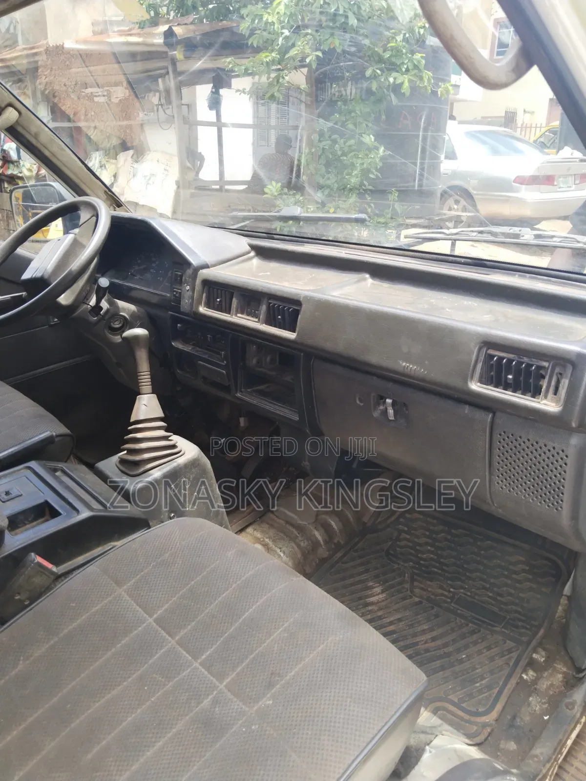 Mitsubishi L300 2005 Yellow