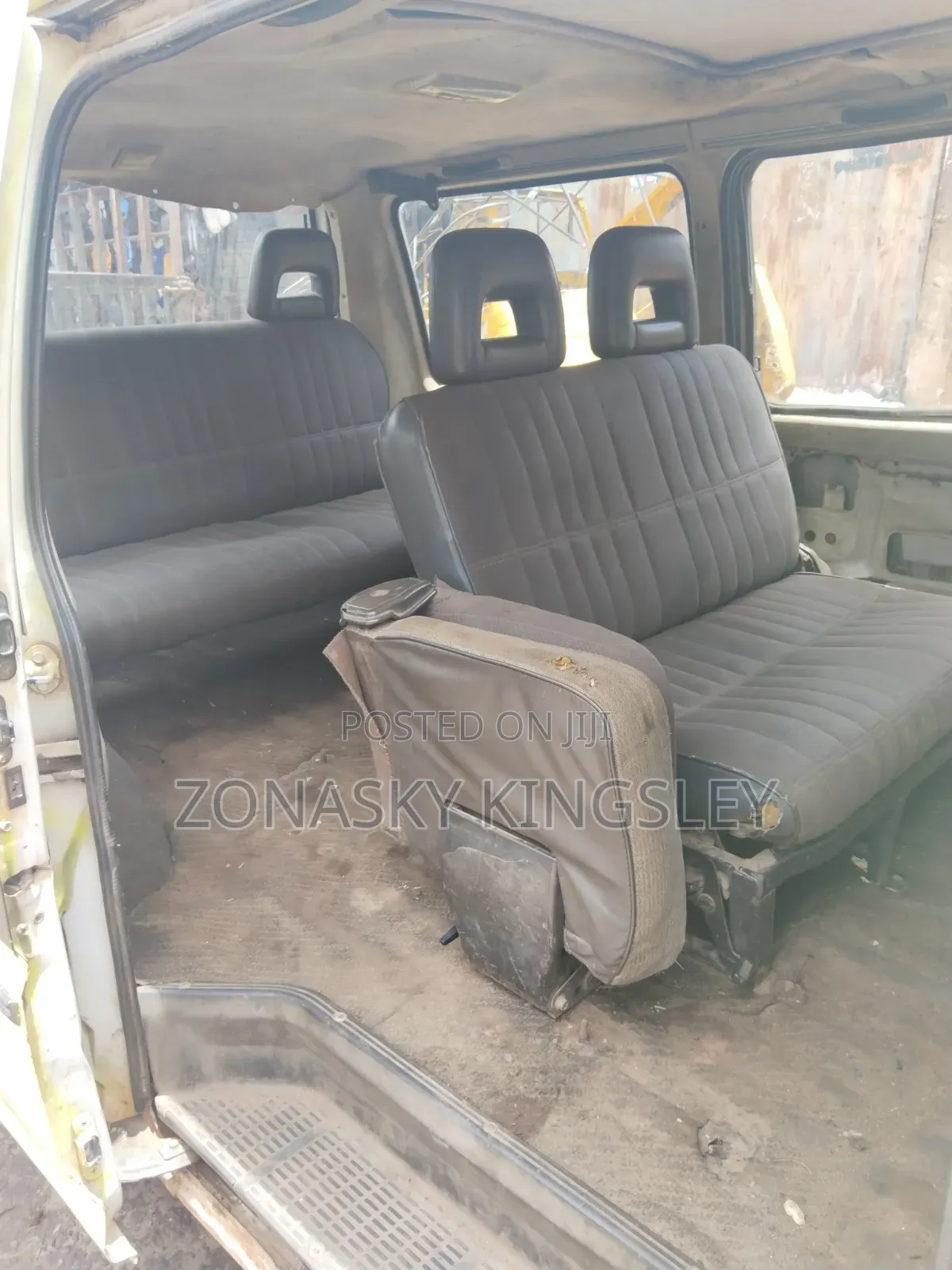 Mitsubishi L300 2005 Yellow