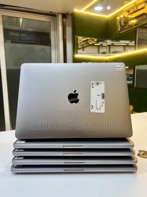Laptop Apple MacBook Pro 2022 M2 16GB Intel Core M2 SSD 256GB