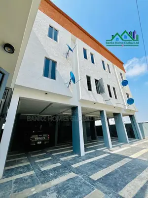 2bdrm Apartment in Lekki Phase 1 for sale