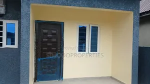1bdrm Block of Flats in Royal Garden, Lakowe for rent