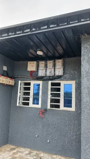 1bdrm Block of Flats in Royal Garden, Lakowe for rent