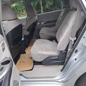 Mitsubishi Grandis 2005 Silver