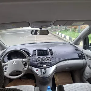 Mitsubishi Grandis 2005 Silver