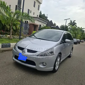 Mitsubishi Grandis 2005 Silver