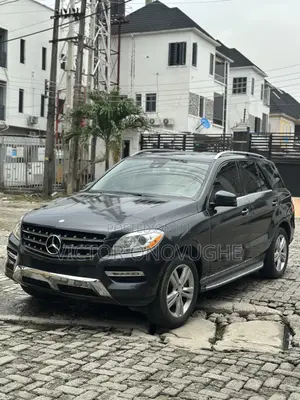 Mercedes-Benz M Class ML350 4MATIC 4dr SUV AWD (3.5L 6cyl 7A) 2014 Gray