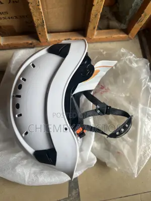 4 Chain Strap Helmet