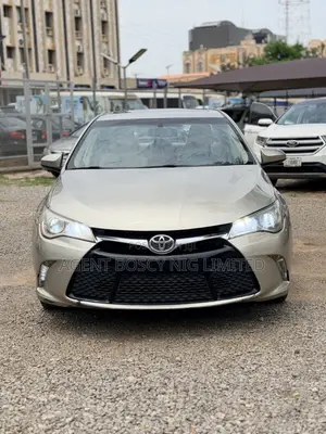 Toyota Camry XLE 4dr Sedan (2.5L 4cyl 6A) 2015 Gold