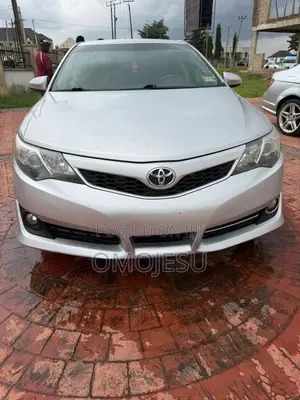 Toyota Camry SE 4dr Sedan (2.5L 4cyl 6A) 2013 Silver