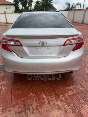 Toyota Camry SE 4dr Sedan (2.5L 4cyl 6A) 2013 Silver