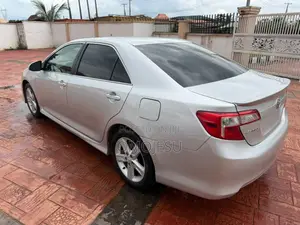 Toyota Camry SE 4dr Sedan (2.5L 4cyl 6A) 2013 Silver
