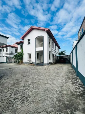 2bdrm Apartment in Lekki Phase 1 for rent