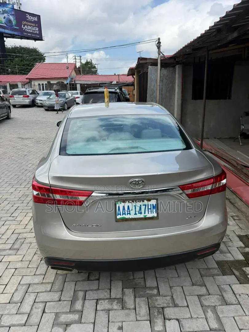 Toyota Avalon 2013 Gold