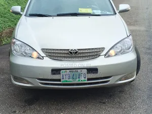 Toyota Camry XLE V6 4dr Sedan (3.0L 6cyl 5A) 2004 Silver