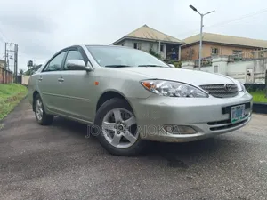 Toyota Camry XLE V6 4dr Sedan (3.0L 6cyl 5A) 2004 Silver