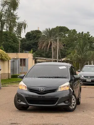 Toyota Yaris 2013 Gray