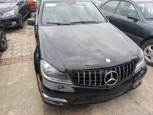 Mercedes-Benz C300 2012 Black