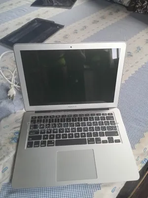 Laptop Apple MacBook 2017 8GB Intel Core 5 SSHD+SSD 128GB
