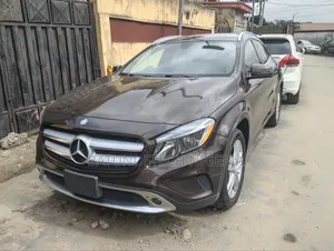 Mercedes-Benz GLA-Class GLA250 4dr SUV (2.0L 4cyl Turbo 7AM) 2015 Gold