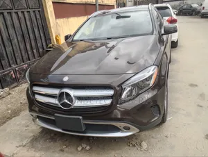 Mercedes-Benz GLA-Class GLA250 4dr SUV (2.0L 4cyl Turbo 7AM) 2015 Gold