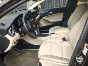 Mercedes-Benz GLA-Class GLA250 4dr SUV (2.0L 4cyl Turbo 7AM) 2015 Gold