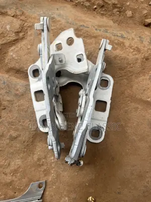 Bonnet Hanger or Hinges for Gle, Glc, Glk, C300, E300, Gla, Cla & GLS