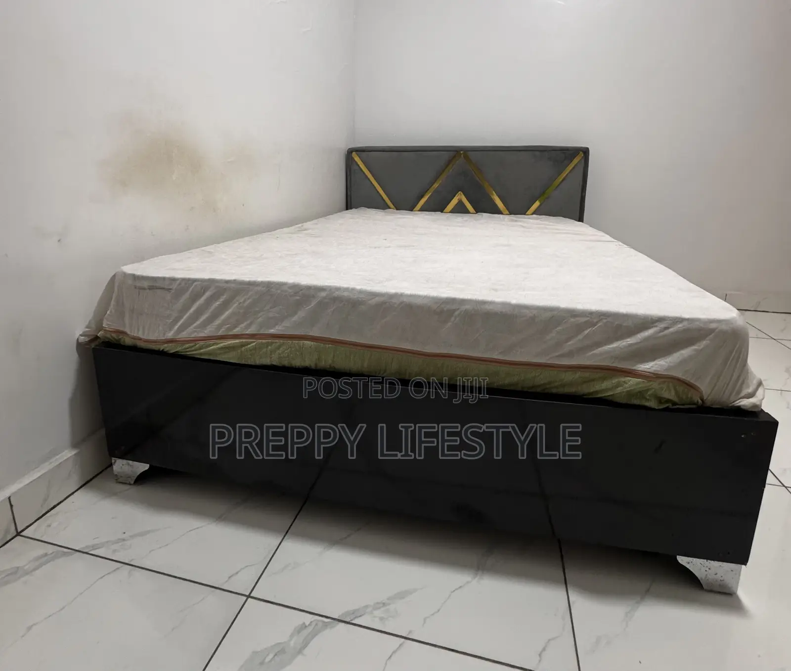 4 by 5 Bed Frame With Mattress