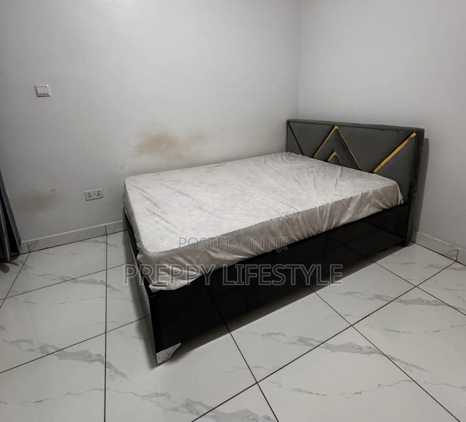 4 by 5 Bed Frame With Mattress
