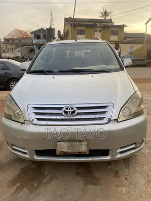 Toyota Avensis Verso 2005 Silver