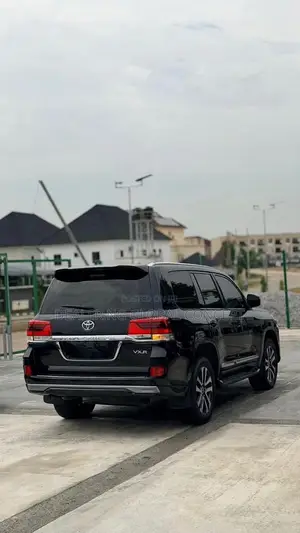Toyota Land Cruiser 4.6 V8 GXR 2019 Black