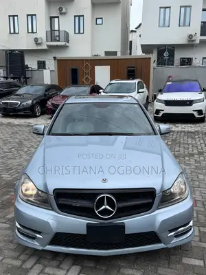 Mercedes-Benz C250 2013 Blue