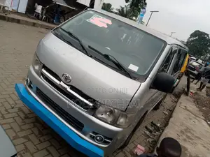 Toyota HiAce 2012 Silver