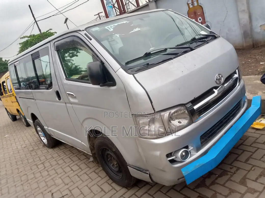 Toyota HiAce 2012 Silver