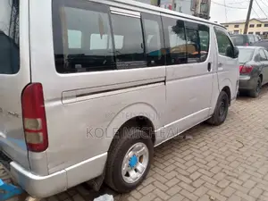 Toyota HiAce 2012 Silver