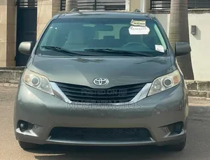 Toyota Sienna 2012