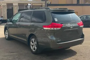 Toyota Sienna 2012