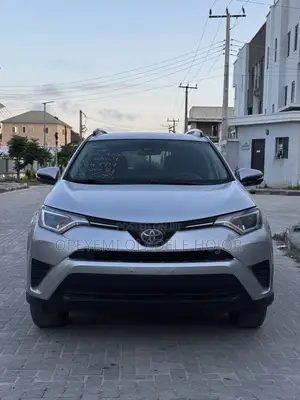 Toyota RAV4 LE AWD (2.5L 4cyl 6A) 2017 Silver
