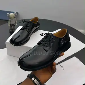 High Quality Luxury Maison Margiela Tabi Leather Lace Up in Black