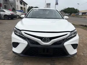 Toyota Camry SE FWD 2020 White