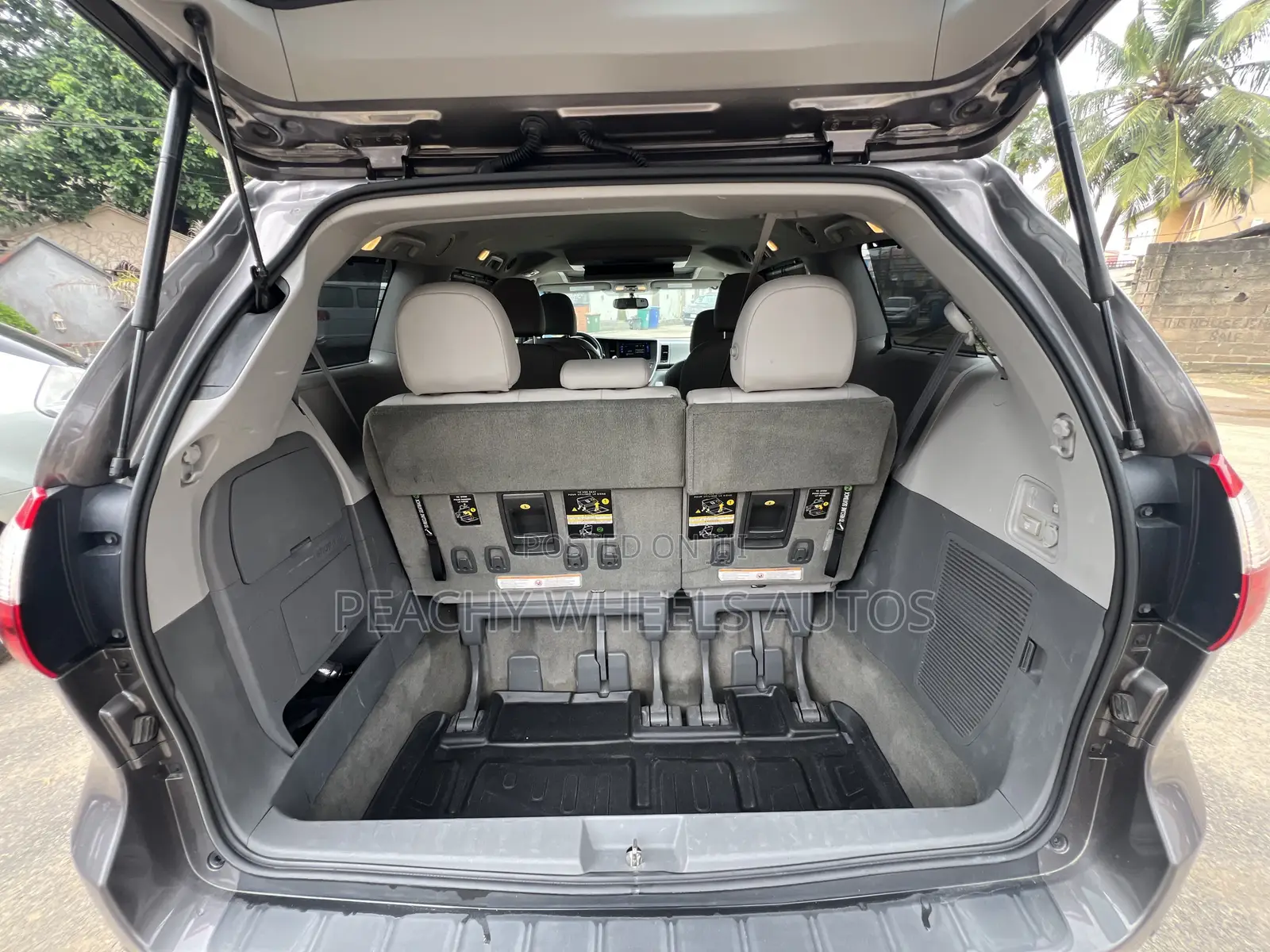 Toyota Sienna 2016 Gray