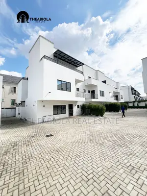 4bdrm Townhouse/Terrace in Lifecamp, Abuja for sale