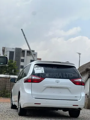 Toyota Sienna 2016 White