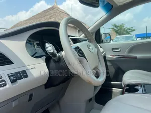 Toyota Sienna 2016 White